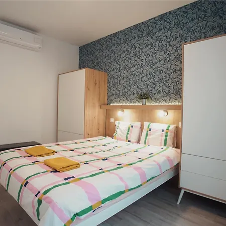 Apartament Boutique With Free Swimming Pool And Parking