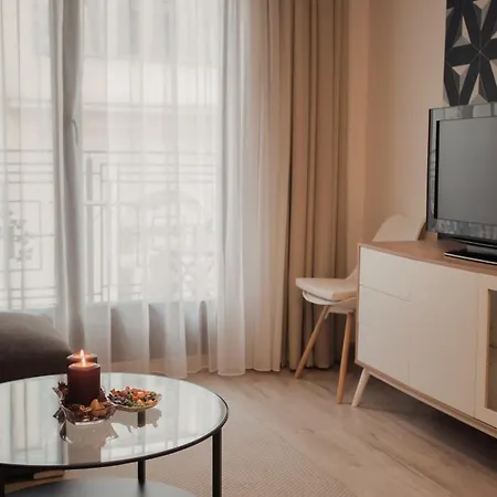 Apartament Boutique With Free Swimming Pool And Parking *
