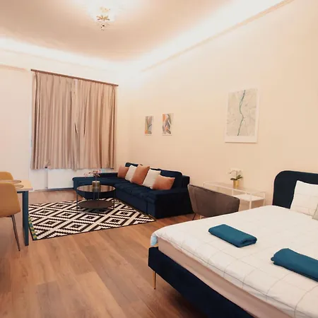 Boutique Above Karavan Street *