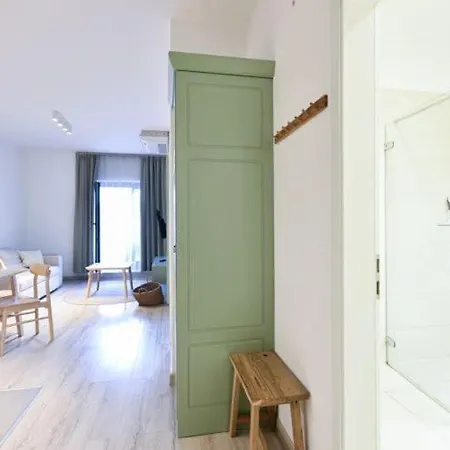 Boutique With Free Swimming Pool And Parking Apartment