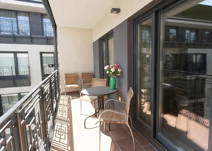 Boutique With Free Swimming Pool And Parking *